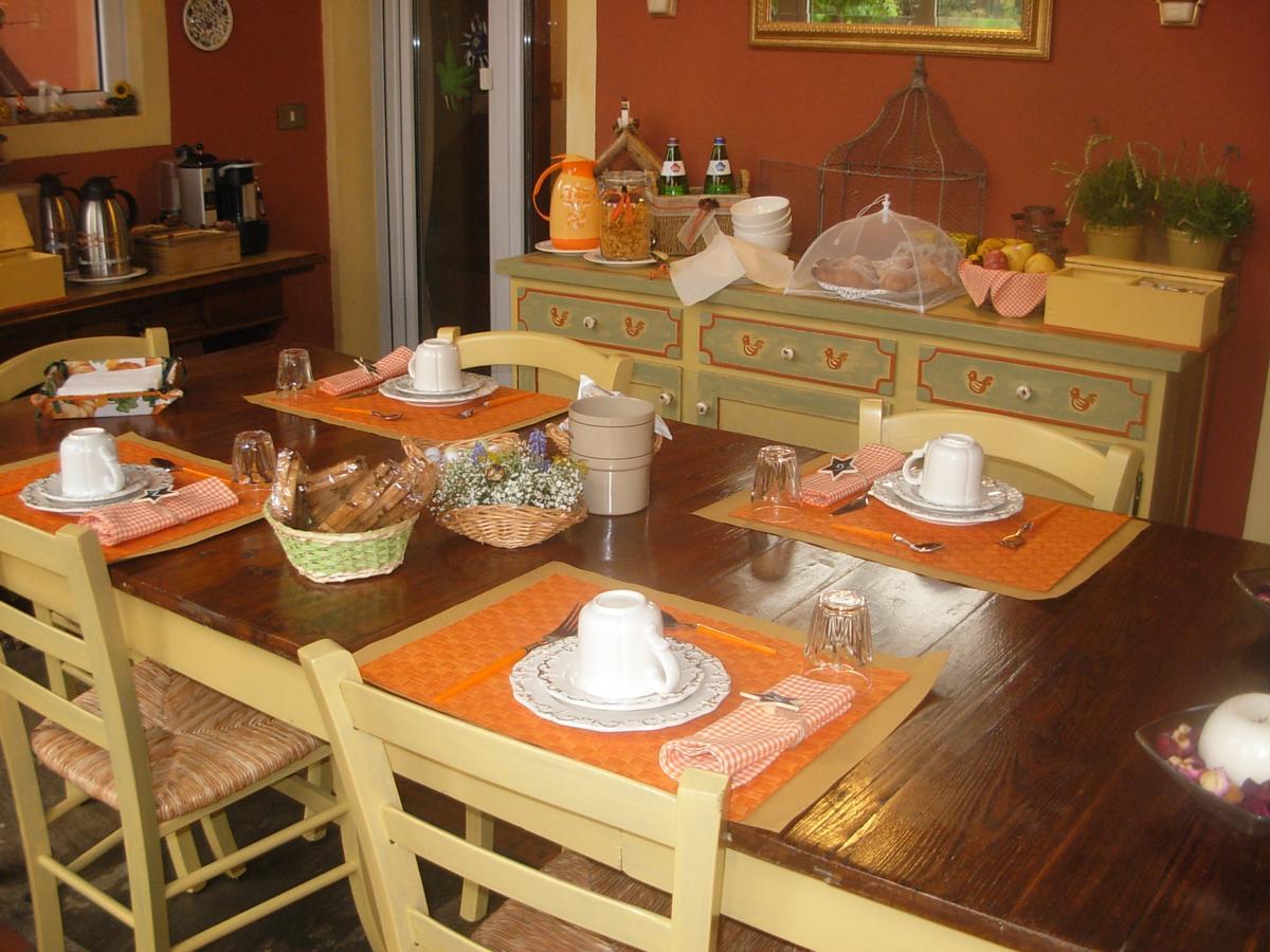 B&B La Cascina Di Monia E Mario Borgo Ticino ภายนอก รูปภาพ