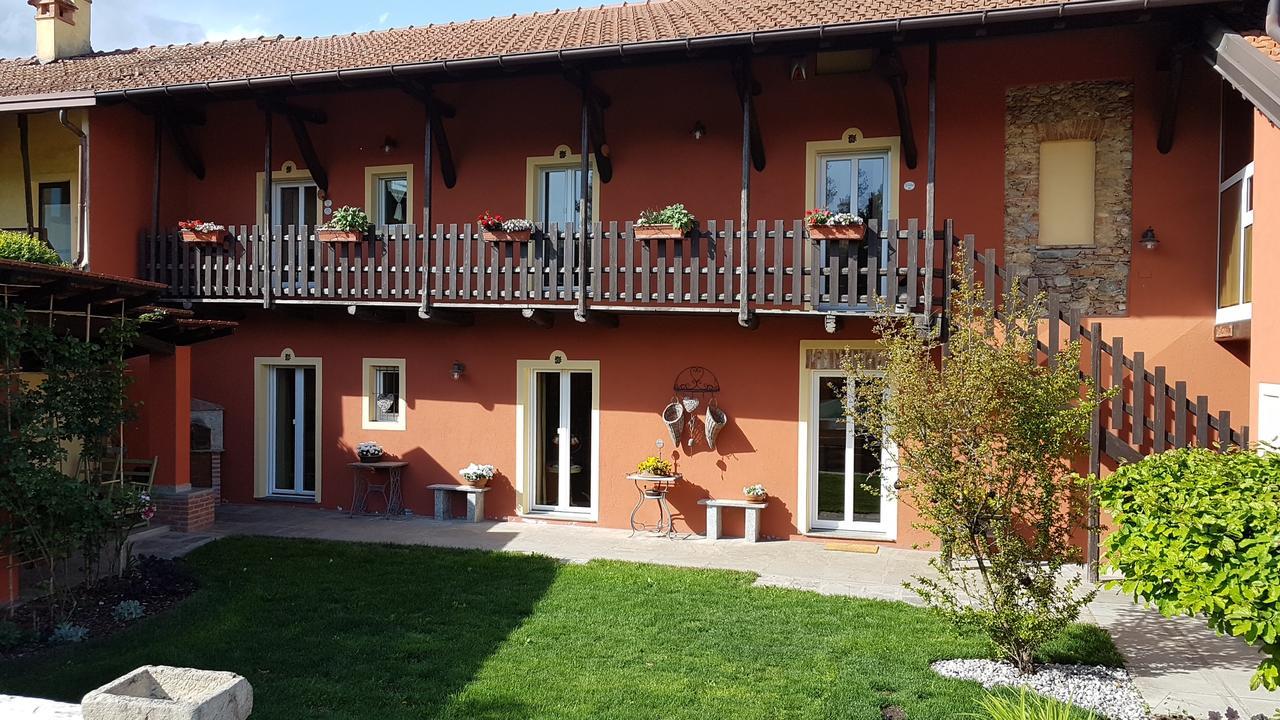 B&B La Cascina Di Monia E Mario Borgo Ticino ภายนอก รูปภาพ