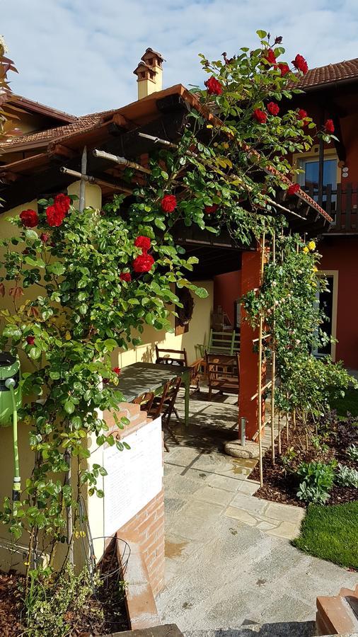 B&B La Cascina Di Monia E Mario Borgo Ticino ภายนอก รูปภาพ