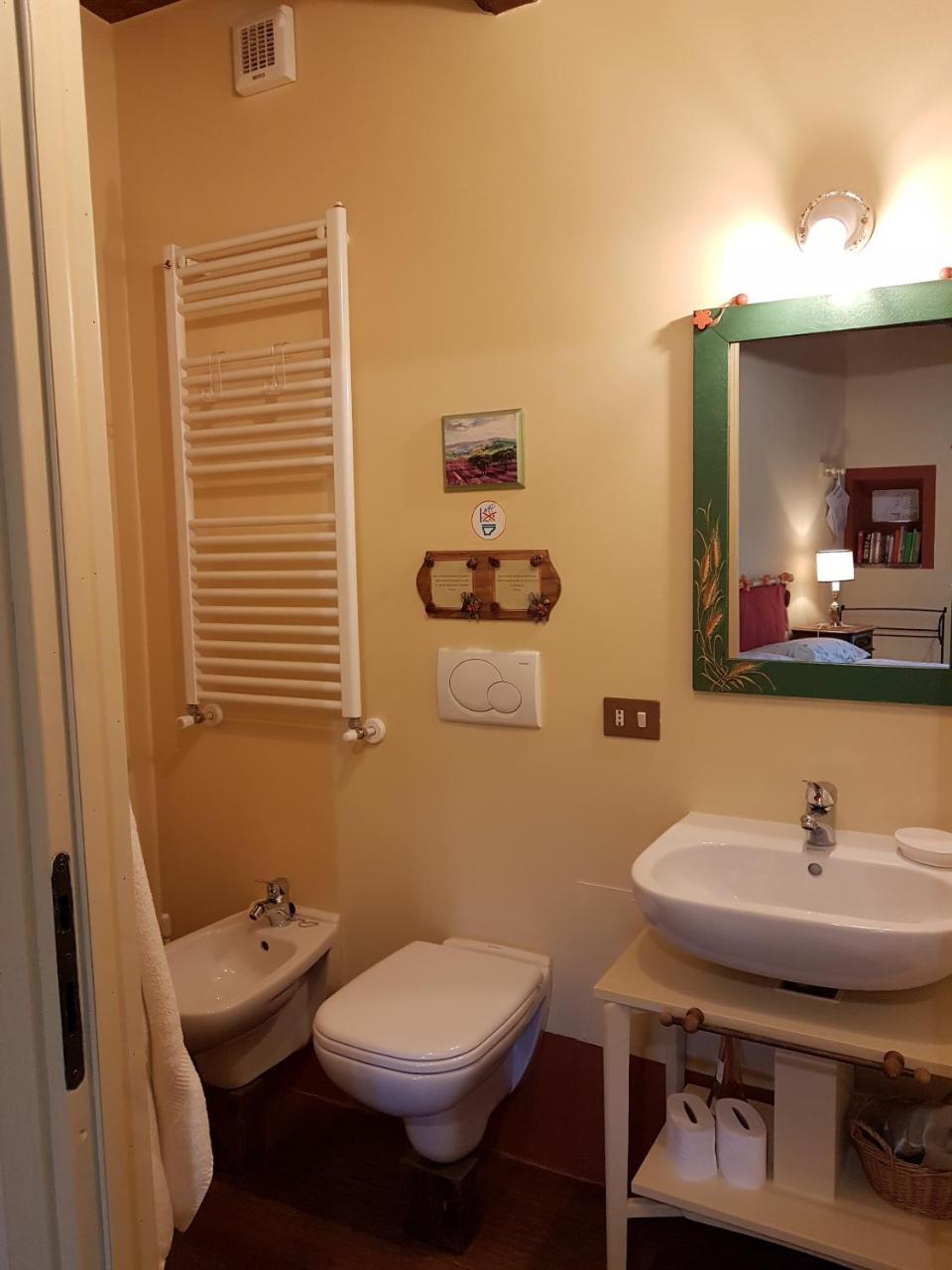 B&B La Cascina Di Monia E Mario Borgo Ticino ภายนอก รูปภาพ